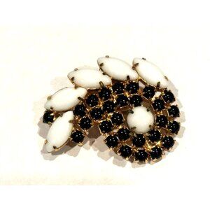 PAISLEY SWIRL 2" MILK GLASS WHITE NAVETTE & BLACK RHINESTONES PIN BROOCH VINTAGE